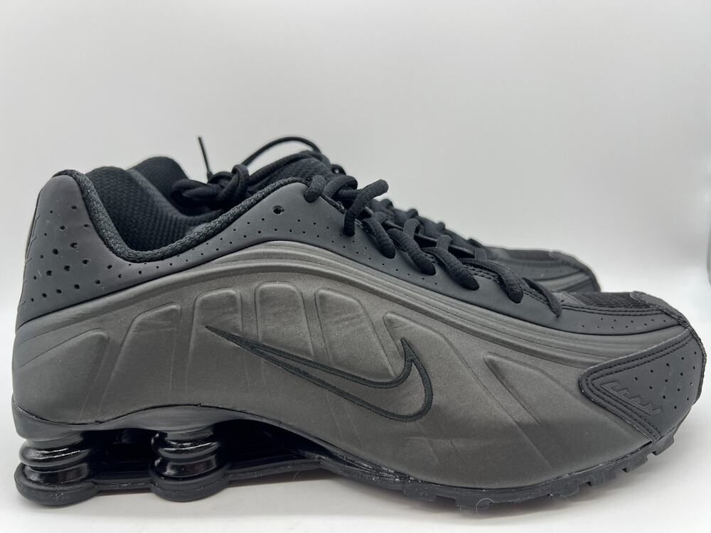 Nike Shox R4 Men's Size 10 Black Bright Crimson HQ1988-001 New